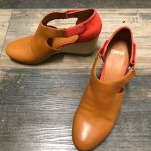 Camper tan/cognac leather & red/rust suede wedges
